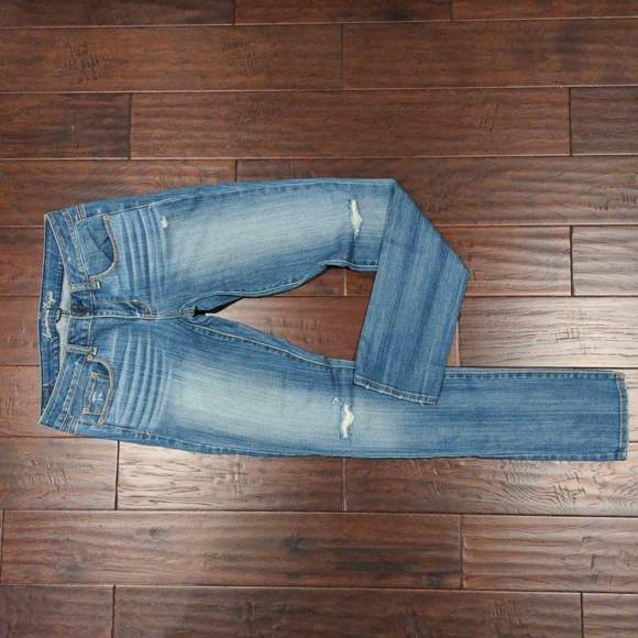 American Eagle distressed skinny jeans size 8